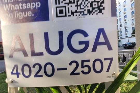 Placa instalada de apartamento para alugar com 2 quartos, 50m² em Campinho, Rio de Janeiro