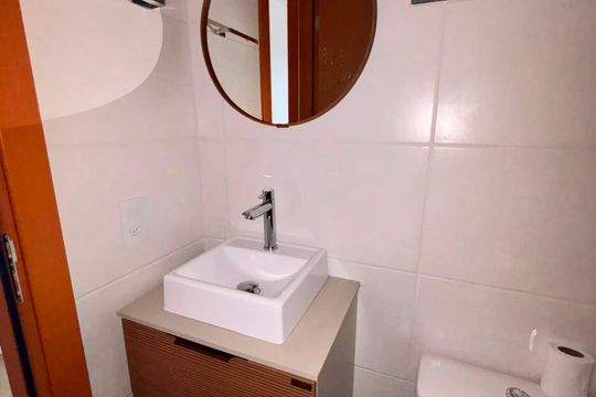 Banheiro de apartamento para alugar com 2 quartos, 48m² em Granja Viana, Cotia