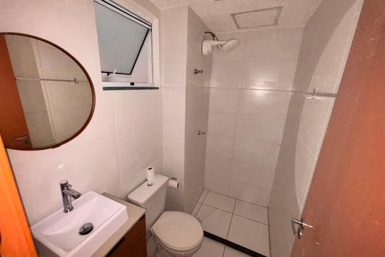 Banheiro de apartamento para alugar com 2 quartos, 48m² em Granja Viana, Cotia