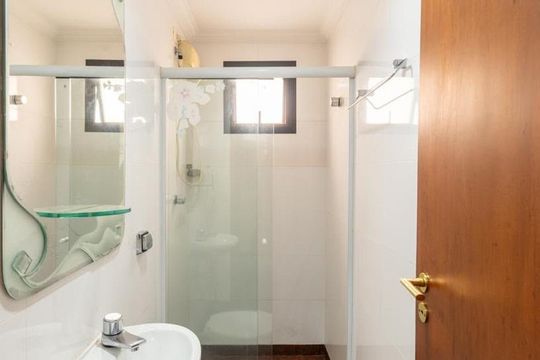 Banheiro de apartamento à venda com 4 quartos, 209m² em Lapa, São Paulo