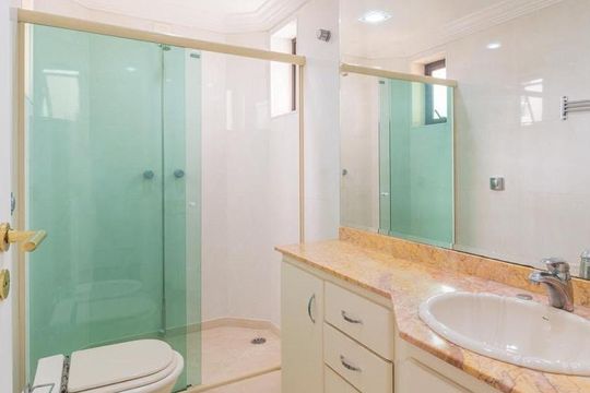 Banheiro de apartamento à venda com 4 quartos, 209m² em Lapa, São Paulo