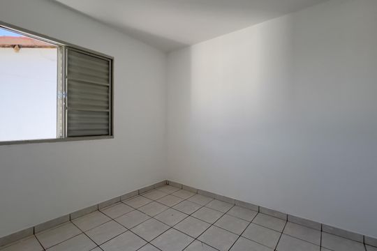 Quarto 1 de apartamento para alugar com 2 quartos, 42m² em Vila Nova Bonsucesso, Guarulhos