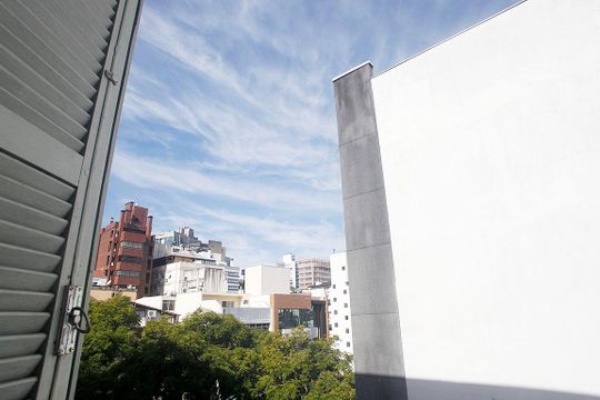 Sala Vista de apartamento para alugar com 2 quartos, 69m² em Higienópolis, Porto Alegre