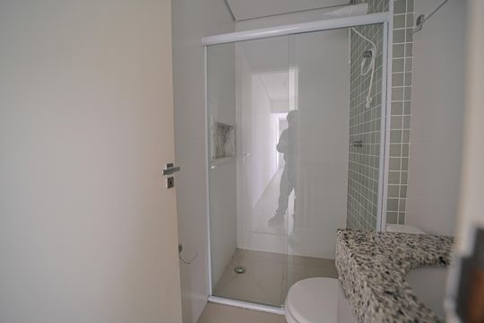 Banheiro de apartamento para alugar com 2 quartos, 45m² em Vila Guilhermina, São Paulo