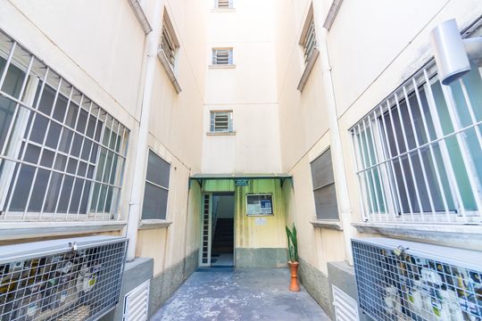 Fachada de apartamento para alugar com 2 quartos, 48m² em Quitaúna, Osasco