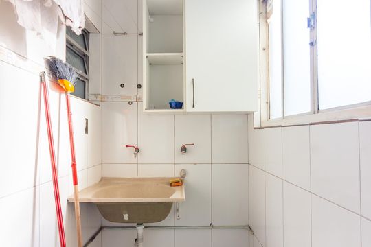 Área de Serviço de apartamento para alugar com 2 quartos, 48m² em Quitaúna, Osasco