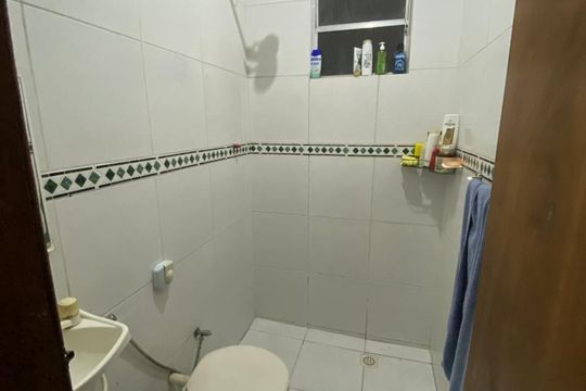 Banheiro de casa à venda com 2 quartos, 68m² em Jacarepaguá, Rio de Janeiro