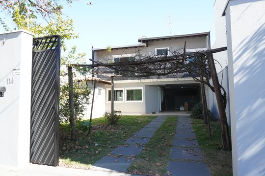 Casa para alugar com 4 quartos, 232m² em Jardim Acapulco, São Carlos