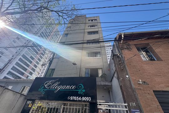 Fachada de apartamento à venda com 2 quartos, 100m² em Aclimação, São Paulo