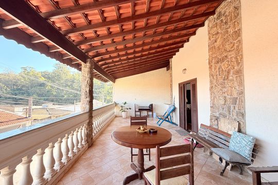 Sacada de casa à venda com 3 quartos, 262m² em Jardim Caçula, Jundiaí