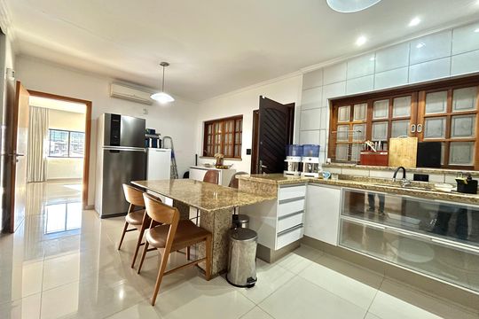 Cozinha  de casa à venda com 3 quartos, 500m² em Jabaquara, São Paulo