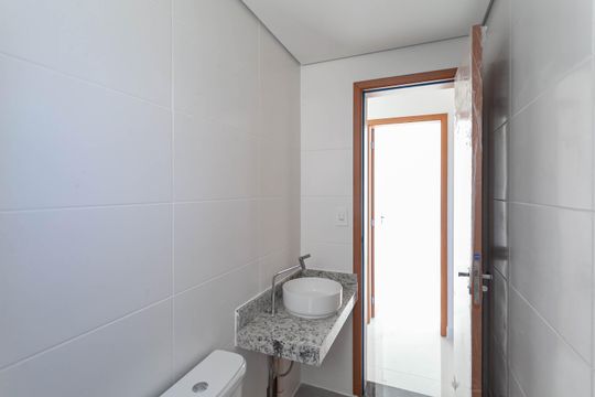 Banheiro social  de apartamento à venda com 2 quartos, 53m² em São Gotardo, Belo Horizonte