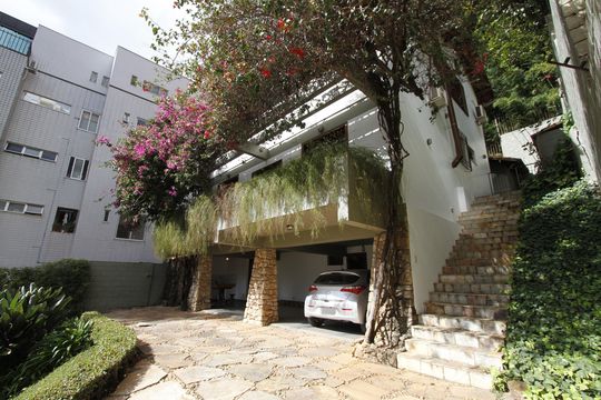 Garagem de casa à venda com 4 quartos, 250m² em Buritis, Belo Horizonte