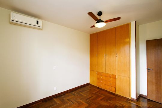 Quarto 1 de casa à venda com 4 quartos, 250m² em Buritis, Belo Horizonte
