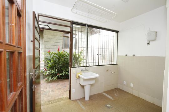 Área de Serviço de casa à venda com 4 quartos, 250m² em Buritis, Belo Horizonte