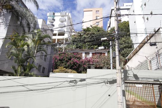 Fachada de casa à venda com 4 quartos, 250m² em Buritis, Belo Horizonte