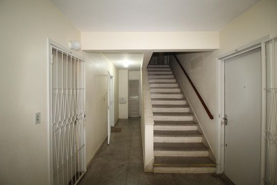 Corredor de apartamento à venda com 1 quarto, 42m² em Passo D’areia, Porto Alegre