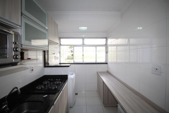 Cozinha de apartamento à venda com 1 quarto, 42m² em Passo D’areia, Porto Alegre