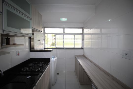 Cozinha de apartamento à venda com 1 quarto, 42m² em Passo D’areia, Porto Alegre