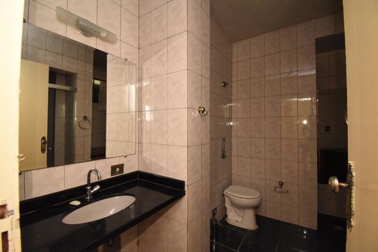 Banheiro de apartamento para alugar com 3 quartos, 115m² em Centro , Curitiba