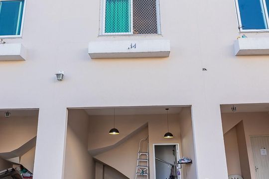 Fachada de casa à venda com 2 quartos, 93m² em Jardim Santa Monica, São Paulo