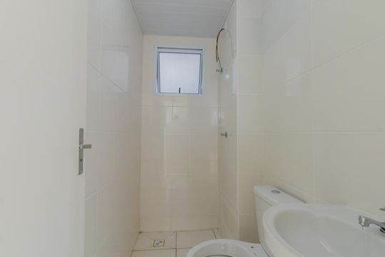 Banheiro Social de apartamento para alugar com 2 quartos, 44m² em Lamenha Grande, Curitiba