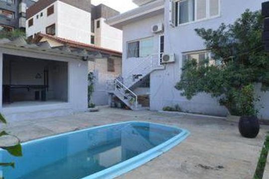 Área externa de casa para alugar com 11 quartos, 700m² em Santa Tereza, Porto Alegre