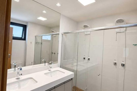 Banheiro social de apartamento para alugar com 3 quartos, 97m² em Setor Bueno, Goiânia