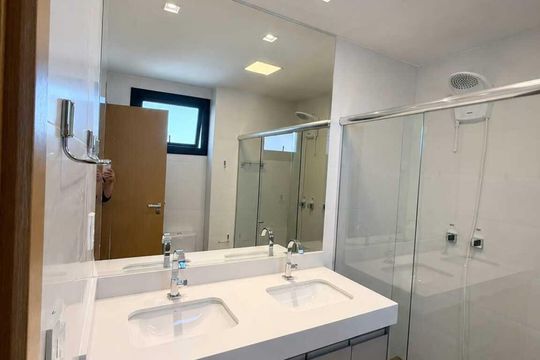 Banheiro social de apartamento para alugar com 3 quartos, 97m² em Setor Bueno, Goiânia