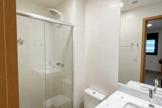 Banheiro social de apartamento para alugar com 3 quartos, 97m² em Setor Bueno, Goiânia