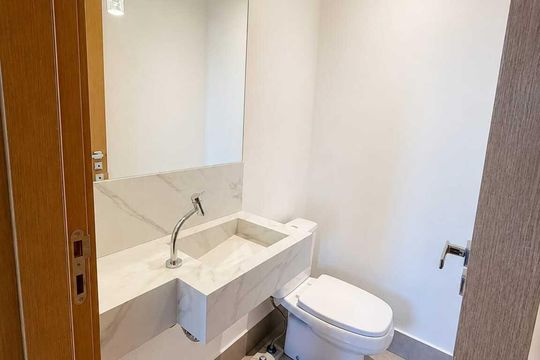 Banheiro social de apartamento para alugar com 3 quartos, 97m² em Setor Bueno, Goiânia