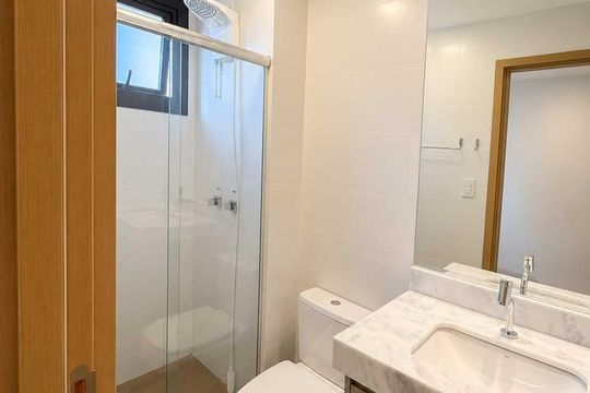 Banheiro social de apartamento para alugar com 3 quartos, 97m² em Setor Bueno, Goiânia