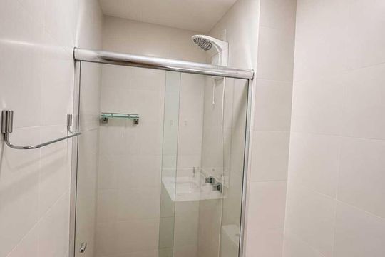 Banheiro social de apartamento para alugar com 3 quartos, 97m² em Setor Bueno, Goiânia