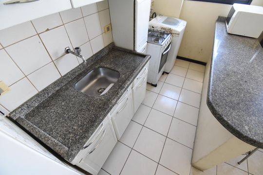 Sala/Cozinha de apartamento para alugar com 1 quarto, 35m² em Centro, Curitiba
