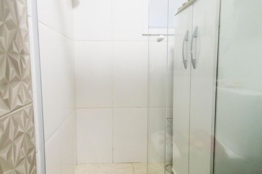 Banheiro da Suíte de apartamento para alugar com 3 quartos, 72m² em Nucleo Residencial Celia Mota, Barueri