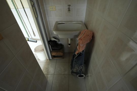 Banheiro de serviço de casa à venda com 2 quartos, 109m² em Vila Camilópolis, Santo André