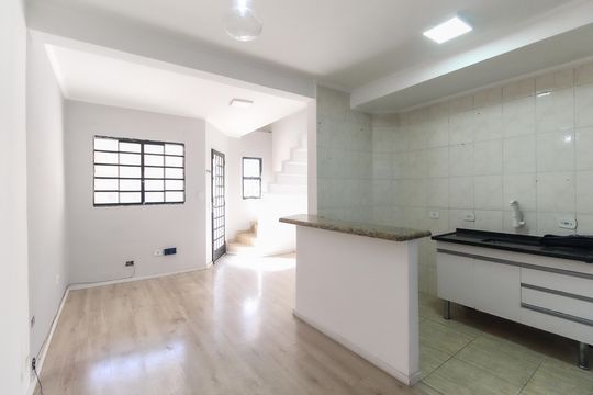 Sala de casa de condomínio para alugar com 2 quartos, 60m² em Núcleo Lageado, São Paulo