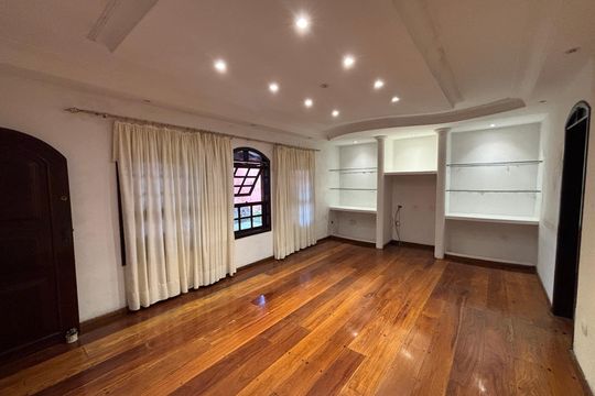 Sala de casa para alugar com 2 quartos, 240m² em Centro, Ribeirão Pires