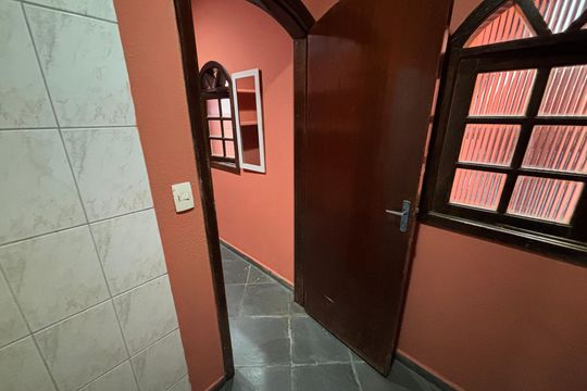 Banheiro de serviço de casa para alugar com 2 quartos, 240m² em Centro, Ribeirão Pires