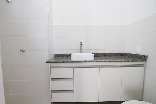 Banheiro da Suíte de apartamento à venda com 3 quartos, 68m² em Palmeiras, Belo Horizonte