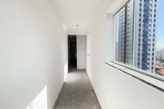 Corredor de apartamento à venda com 2 quartos, 72m² em Vila Santana, São Paulo