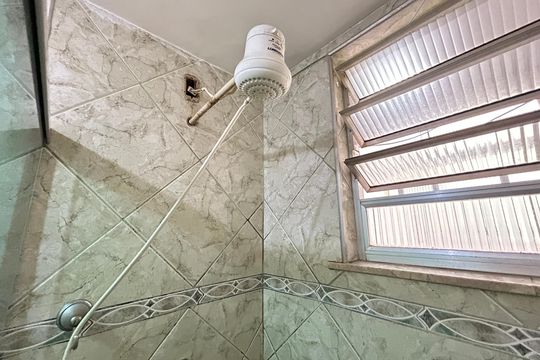 Banheiro de apartamento à venda com 2 quartos, 60m² em Pilares, Rio de Janeiro
