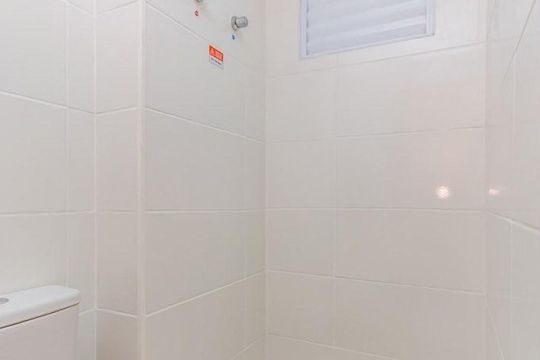 Banheiro de apartamento para alugar com 2 quartos, 44m² em Jardim Itu, Porto Alegre