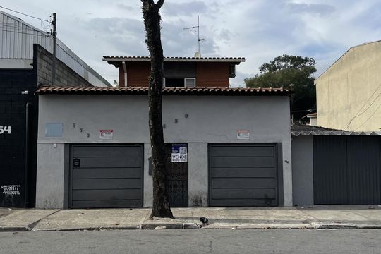 Fachada + Placa de casa à venda com 4 quartos, 250m² em Vila Norma, São Paulo