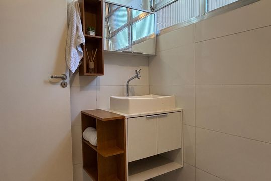Banheiro de apartamento para alugar com 1 quarto, 48m² em Aparecida, Santos
