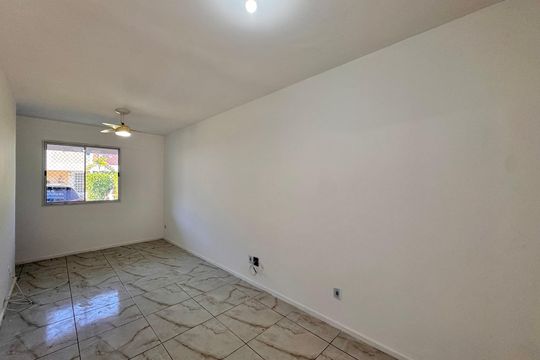 Sala de apartamento para alugar com 3 quartos, 90m² em Vargem Grande, Rio de Janeiro