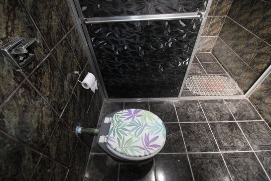 Banheiro de casa para alugar com 2 quartos, 120m² em Conjunto Habitacional Santa Etelvina Ii, São Paulo