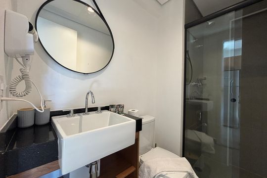 Studio Banheiro de kitnet/studio para alugar com 1 quarto, 21m² em Cerqueira César, São Paulo