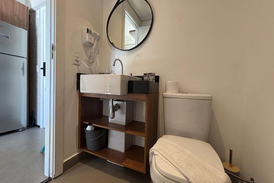 Studio Banheiro de kitnet/studio para alugar com 1 quarto, 21m² em Cerqueira César, São Paulo