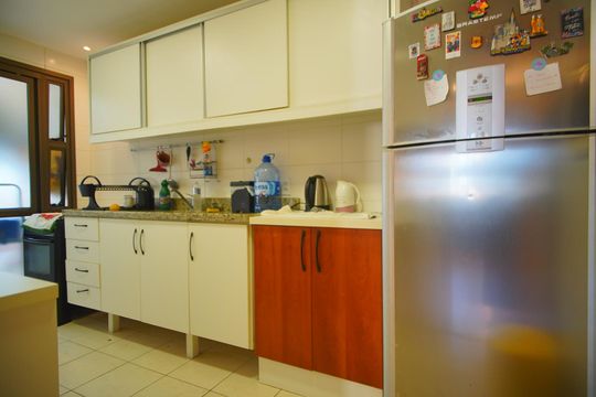 Cozinha de apartamento à venda com 3 quartos, 90m² em Santa Cecília, Porto Alegre